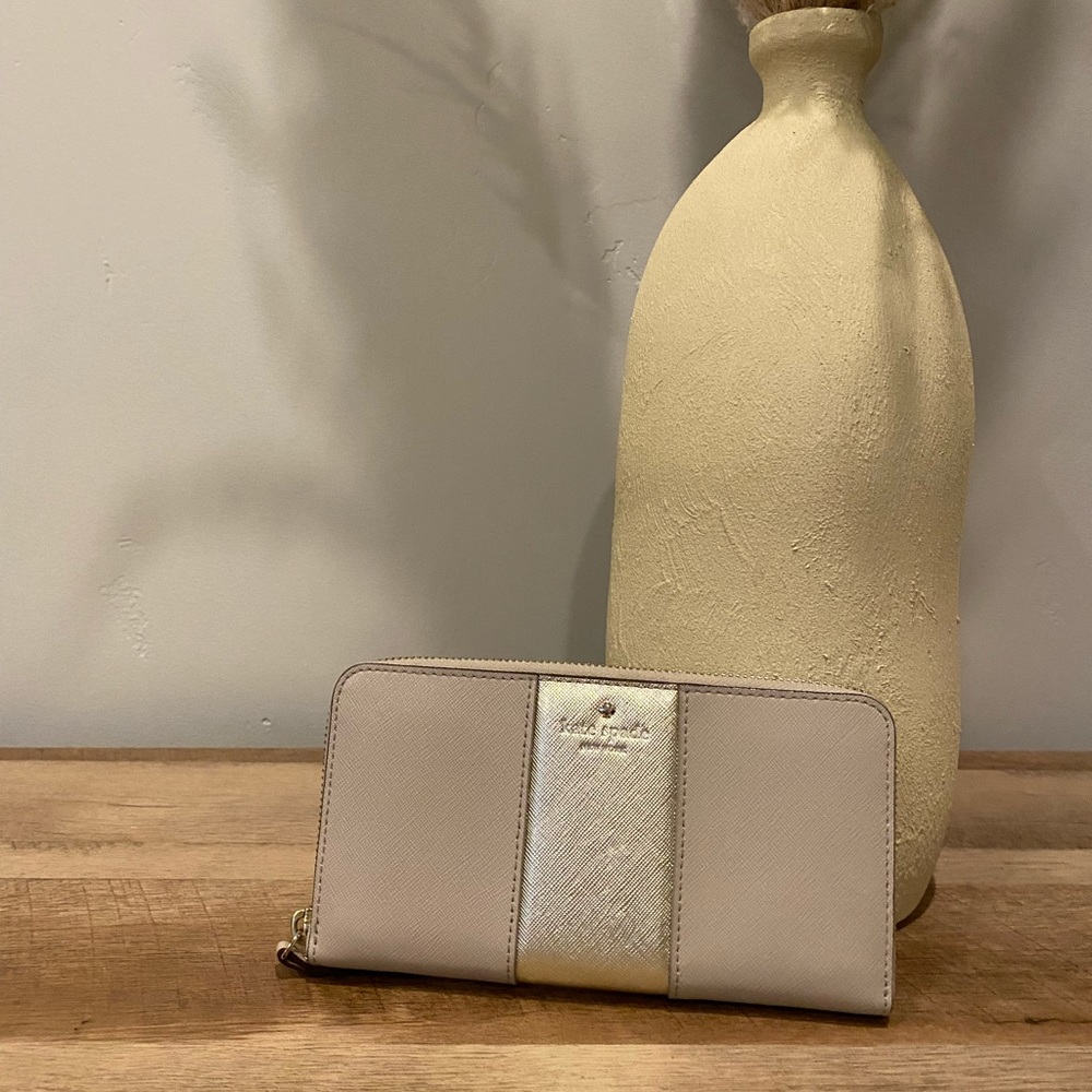 Kate Spade Gold Lacey Wallet 🌟